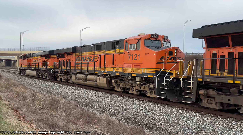 BNSF 7121